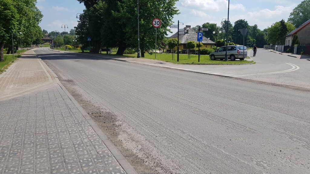 ulica w remoncie - Realizacja zadań drogowych w Wąchocku...