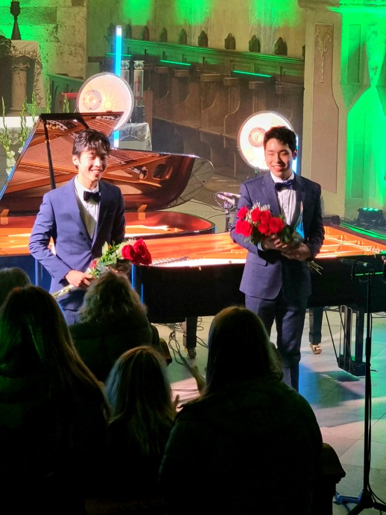 Pianiści z kwiatami