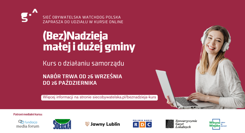 Malowniczy krajobraz obejmujący pagórki i pola pod zachmurzonym niebem, z wyraźnie zaznaczonym napisem "LGD Wokół Łysej Góry".