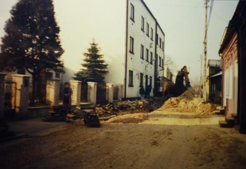 Budowa kanalizacji w Wąchocku na ul. Wielkowiejskiej marzec 1998 r. 