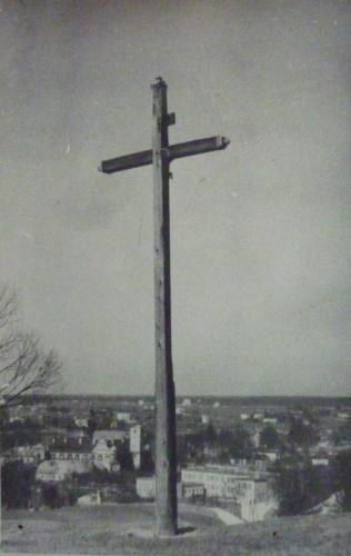 Krzyż na południowym wzgórzu Wąchocka - rok 1933